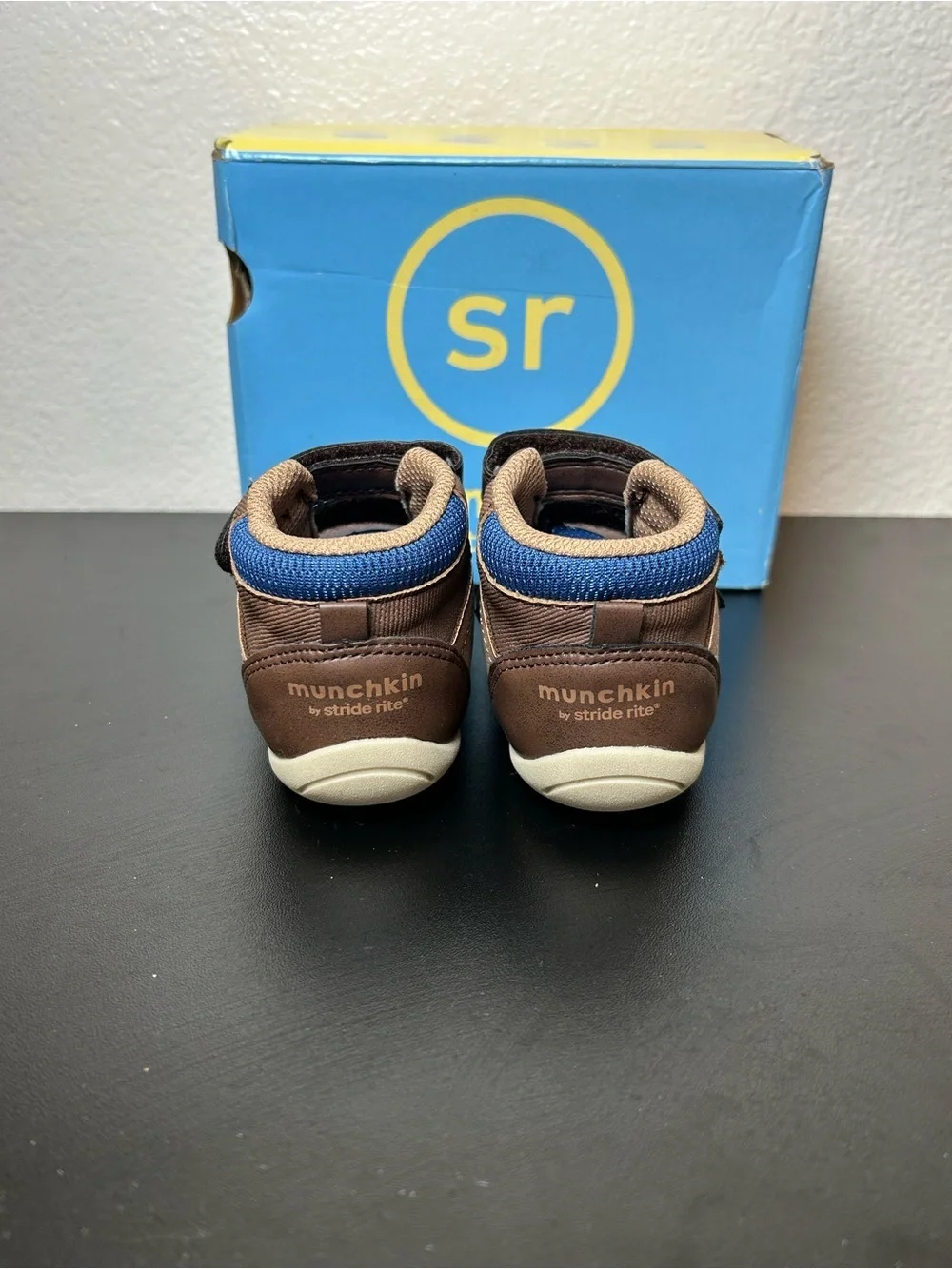 Munchkin Stride Rite Bennet Toddler Boy Walker Shoes Size 5M Hook & Loop Closure